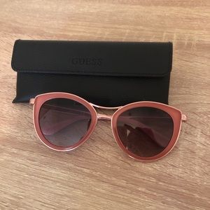 GUESS SUNGLASSES